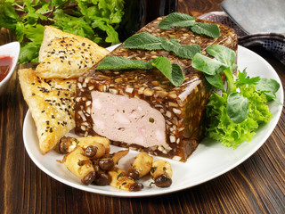 Rehterrine mit Pilze