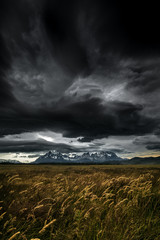 aufziehendes Gewitter im Torres del Paine NP
