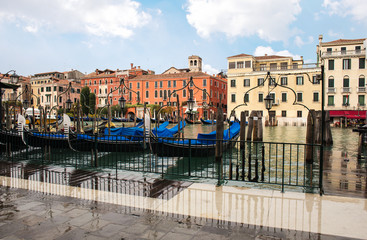 gondolas to Grand calan, Venice