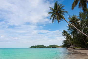 Fototapeta na wymiar Beautiful landscape view of paradise sea beach in Thailand