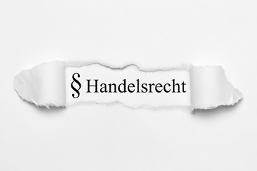 Obraz premium Handelsrecht auf weißen gerissenen Papier