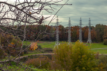 Москва. Линии электропередачи в Люблинском парке