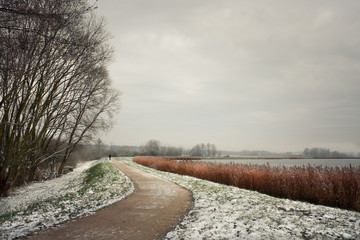 Zima nad jeziorem © Mariusz Stoszewski