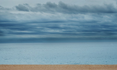 Fototapeta premium Beautiful beach landscape with calm water and cloudy sky