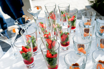 cocktail strawberry mint