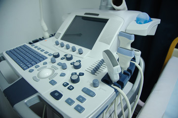 Fototapeta na wymiar ultrasound diagnosis doctor's hand