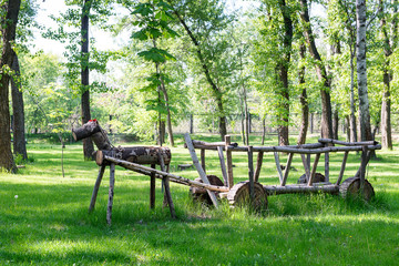 The cart with a horse made of wood adorn the park.