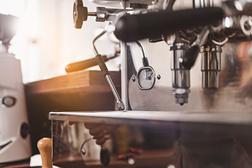 metallic apparatus for brewing beverages