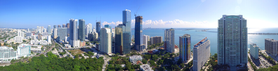 Fototapeta premium Zdjęcie lotnicze budynków wieżowców Brickell Miami FL