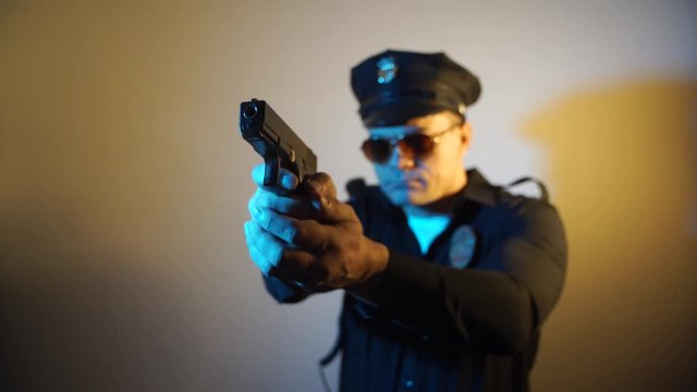 US COP shoots a gun