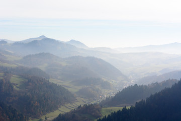 Fototapeta na wymiar Misty morning mountain landscape