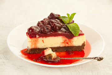 delicious cheesecake with strawberries