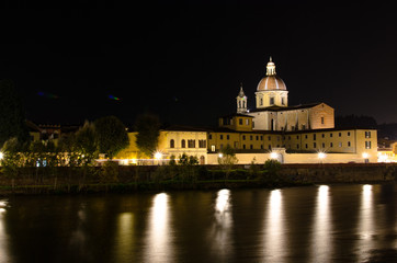 Fototapeta na wymiar Arno River by Night