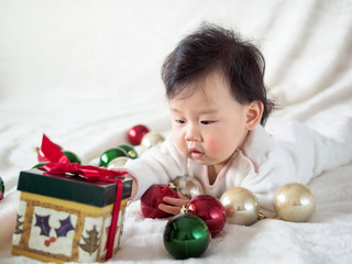 Fototapeta na wymiar happy Asian baby girl with her Christmas gift box
