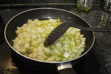Making fry potatoes