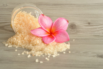 Bath salt with a frangipani flower
