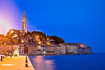 Obraz premium Blue hour in Rovinj waterfront