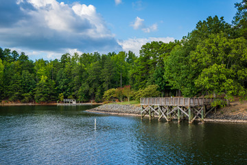 Naklejka premium Pier on Lake Wylie, at McDowell Nature Preserve, in Charlotte, N