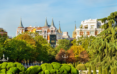 Obraz premium Parterre garden in Buen Retiro Park - Madrid, Spain