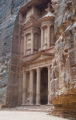 Obraz premium The Treasury building or Al Khazneh at Petra, Jordan