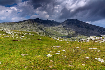 Fototapeta na wymiar Amazing view of Spanopolski chukar peak, Pirin Mountain, Bulgaria