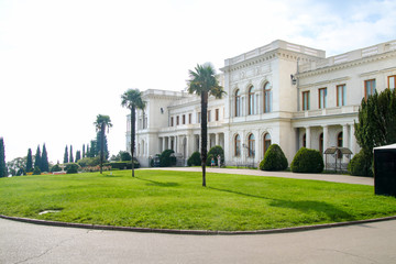 Obraz premium White old castle in the garden in sunny summer day
