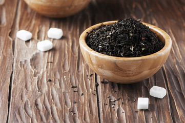 Raw tea and white sugar on the wooden table