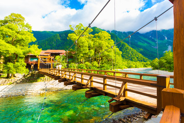 Naklejka premium Kamikochi Angled Kappa Bashi Bridge Mt Hotaka View