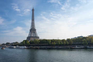 Fototapeta na wymiar Tour Eiffel in Paris, France