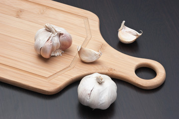 garlic on kitchen cutting board
