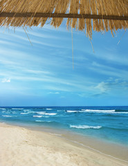 Fototapeta na wymiar summer beach with blue sea waters and sunshine