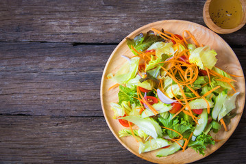 Salad with fresh vegetables