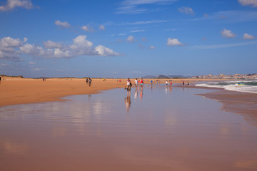 Fototapeta na wymiar El Puntal beach in Somo, Santander. Spain