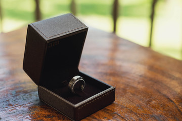 wedding rings in white gold with diamonds in black gift box