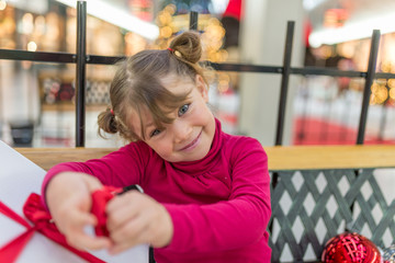 un gros cadeau pour une jolie fille