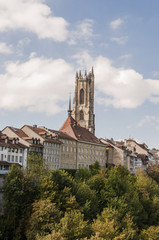 Fototapeta premium Freiburg, Stadt, Altstadt, Fribourg, Kathedrale, Saint-Nicolas, historische Häuser, Altstadthäuser, Stadtrundgang, Herbst, Schweiz