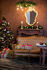 Fototapeta na wymiar Christmas interior in purple and gold colors