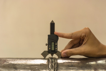 Inspection weld by welding digital gauge for dimension weld