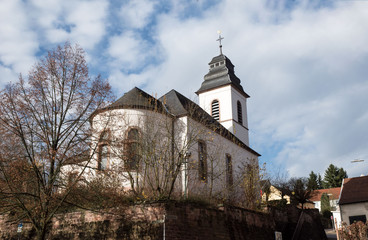 Fototapeta na wymiar Kirche in Uchtelfangen