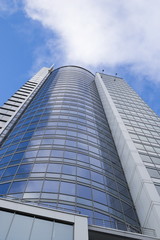 Obraz premium Mirror building on blue sky background