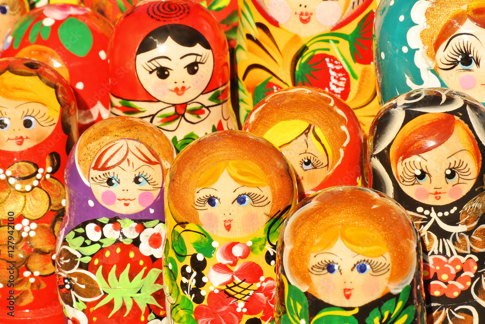 Wall mural Russian souvenirs. Russian wooden nesting dolls matryoshkas are displayed at a souvenirs market in Saint Petersburg 