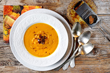 vellutata di zucca con tartufo