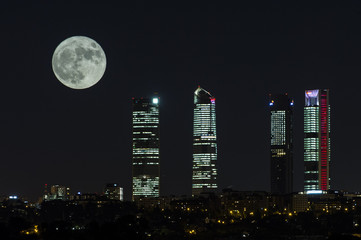 Luna sobre Madrid