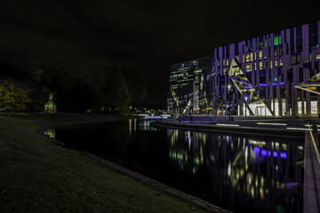Fototapeta premium Beleuchteter Corneliusplatz in Düsseldorf