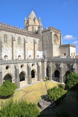 Fototapeta premium EVORA, PORTUGAL: View of the cathedral (Se) and the cloister