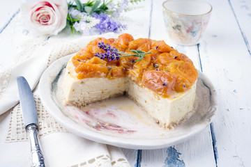 Pfirsich Cheesecake auf Teller
