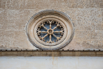Fototapeta na wymiar Rose window in Scanno