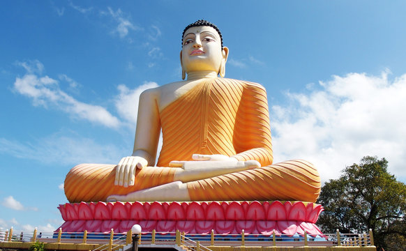Buddha statue at Kande Vihara. This one is the biggest sitting Buddha in Sri Lanka 