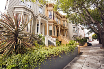 Fototapeta premium Row of San Francisco Victorian homes. Horizontal.