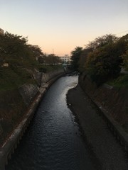 川